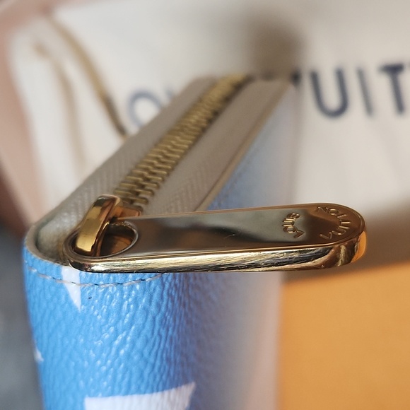 Mint Cond RFID Mic Louis Vuitton By the Pool Blue Large Zippy Wallet. Full Set - Picture 7 of 17